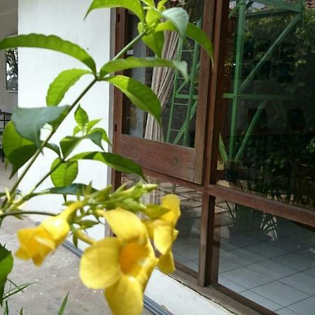 Isro Guesthouse Syariah Kepanjen Esterno foto