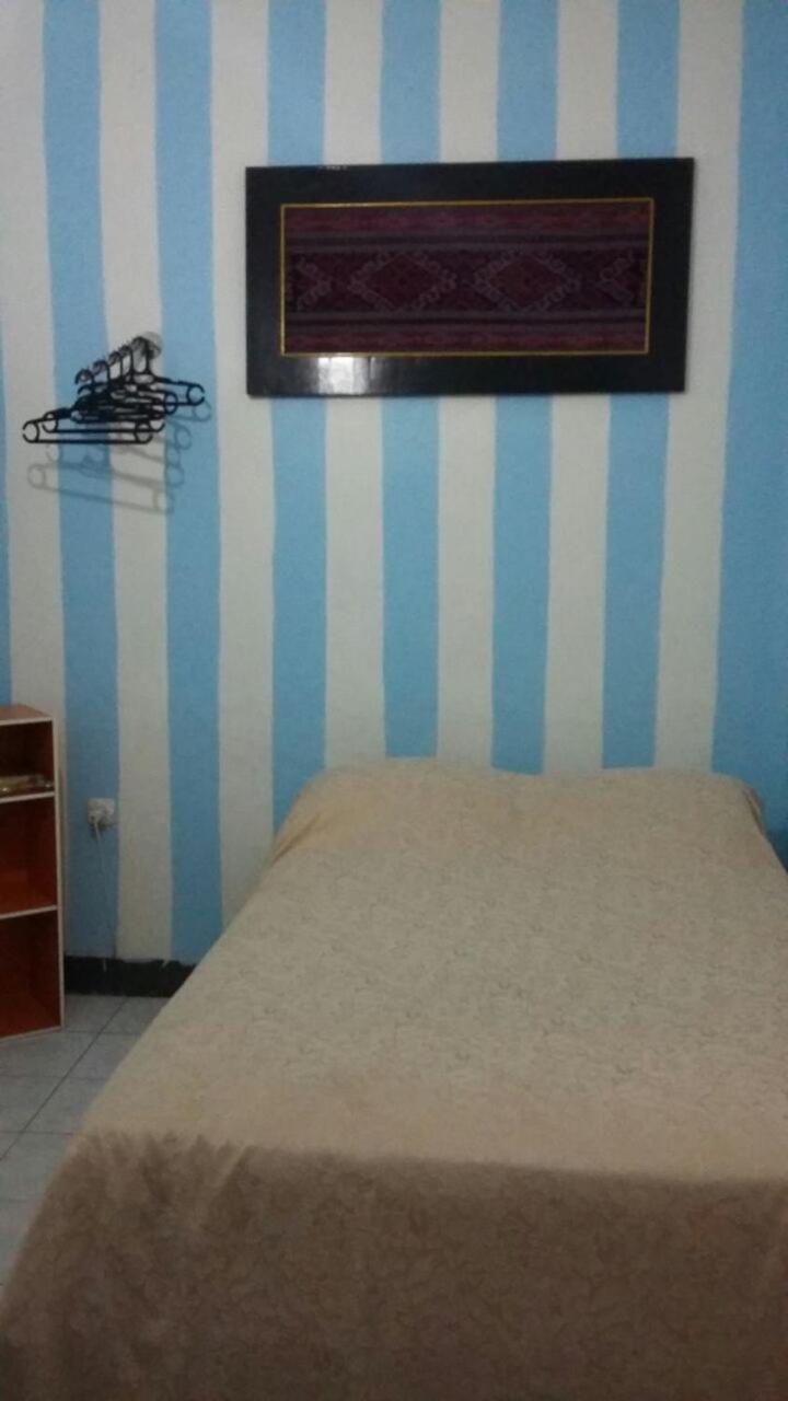 Isro Guesthouse Syariah Kepanjen Esterno foto