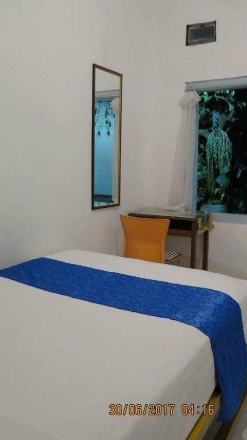 Isro Guesthouse Syariah Kepanjen Esterno foto