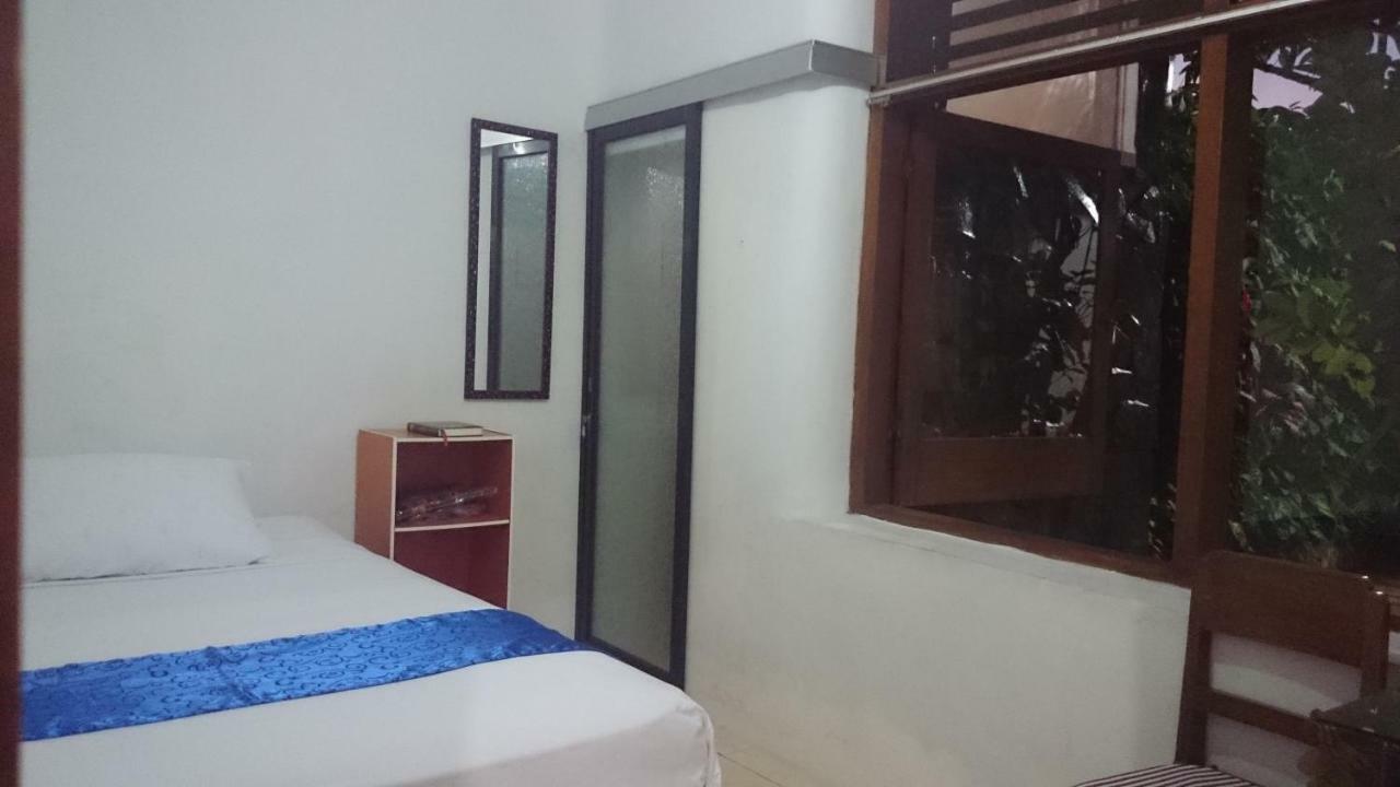 Isro Guesthouse Syariah Kepanjen Esterno foto