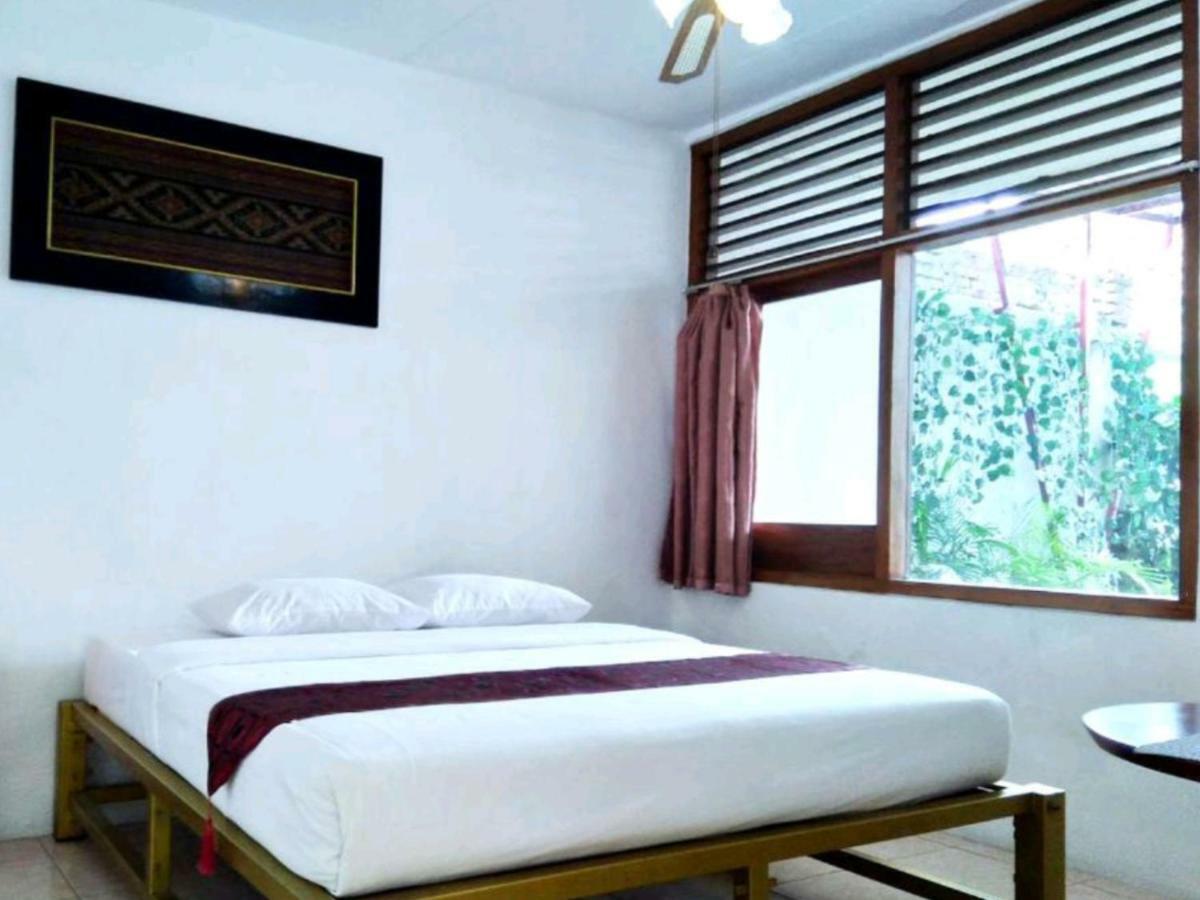 Isro Guesthouse Syariah Kepanjen Esterno foto