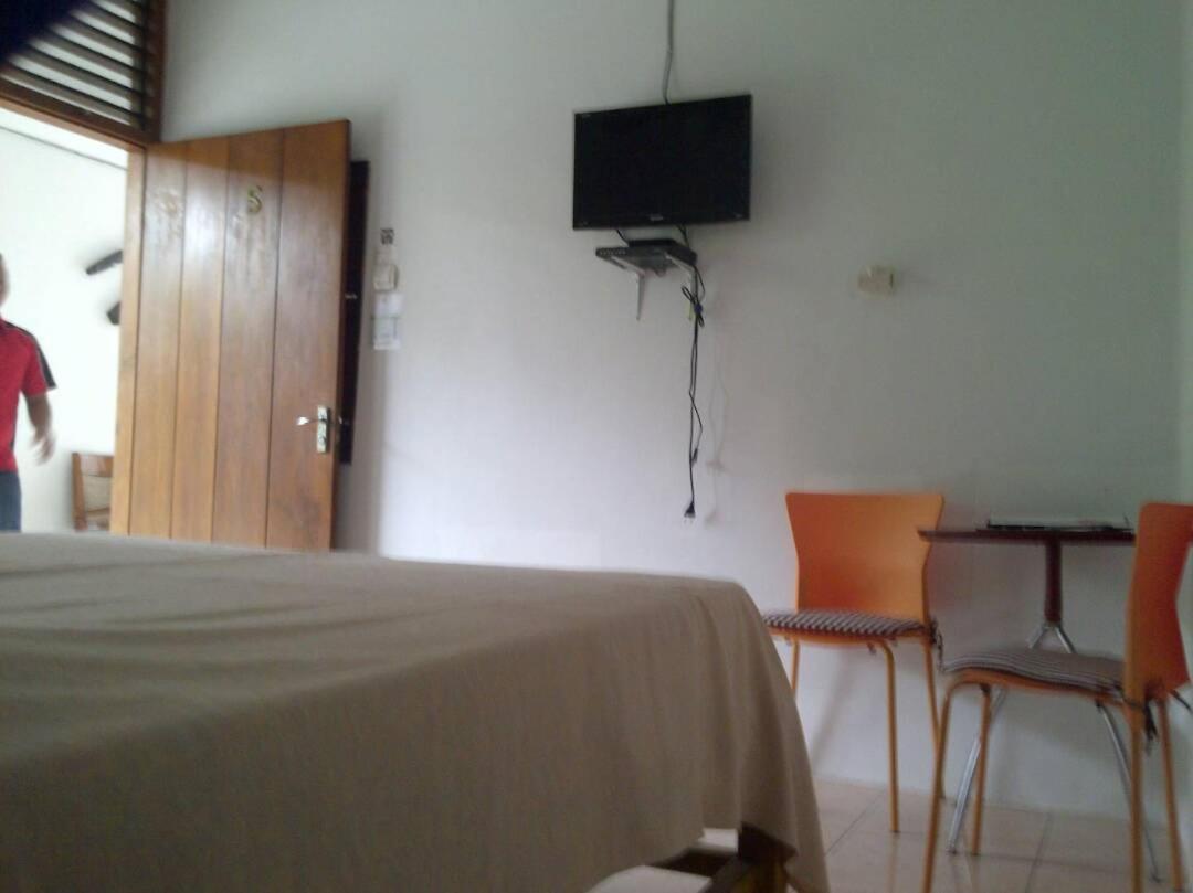 Isro Guesthouse Syariah Kepanjen Esterno foto